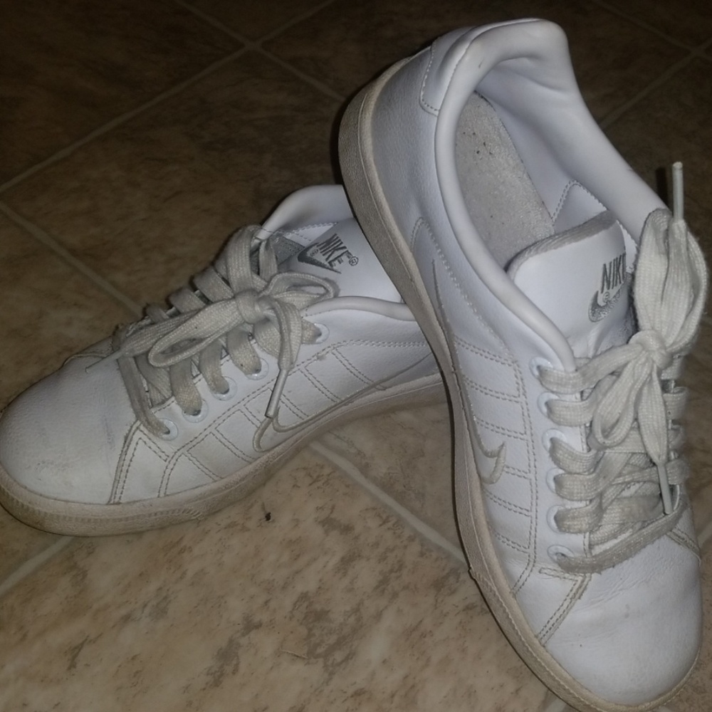 Nike tennis shoes